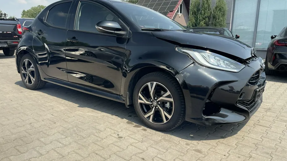TOYOTA Yaris -