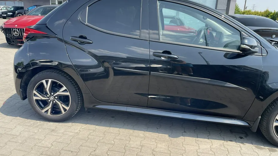TOYOTA Yaris -