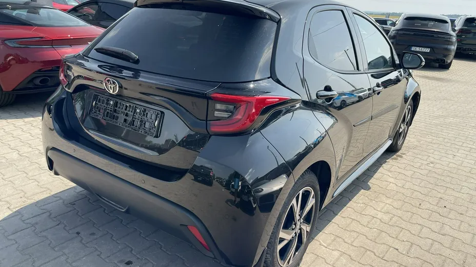 TOYOTA Yaris -