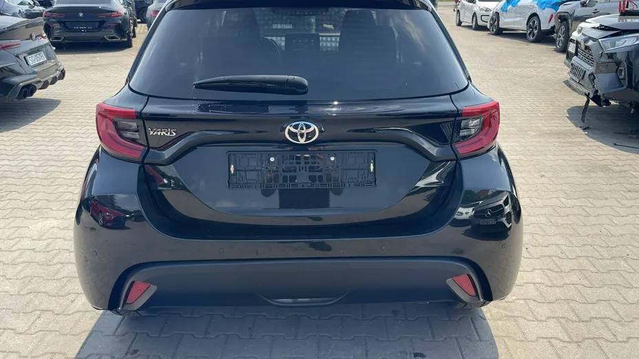 TOYOTA Yaris -