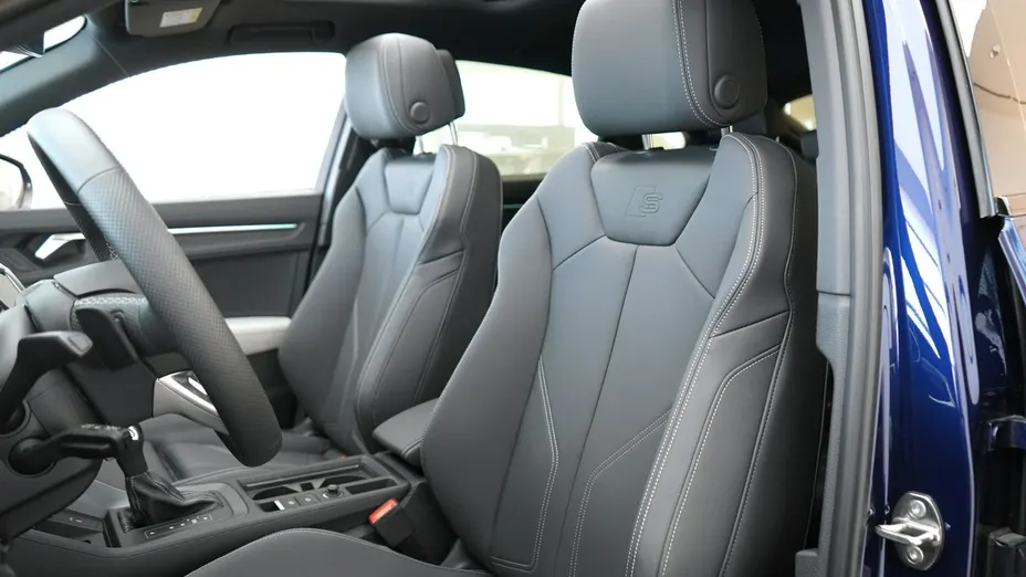 AUDI Q3 -