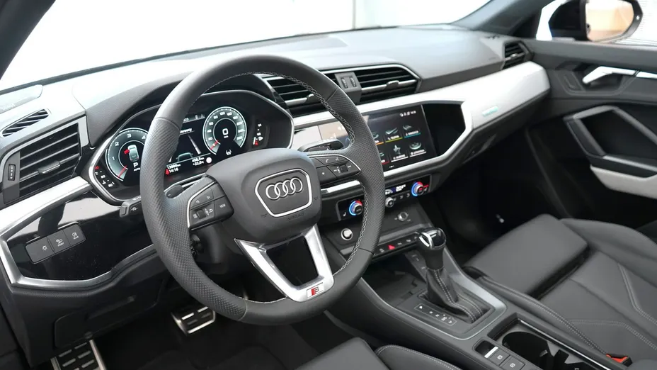 AUDI Q3 -