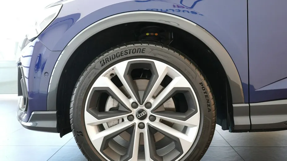 AUDI Q3 -