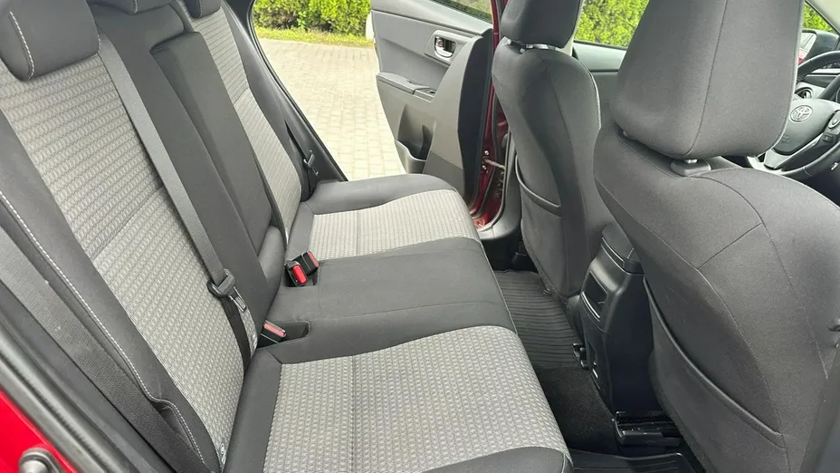 TOYOTA Auris -