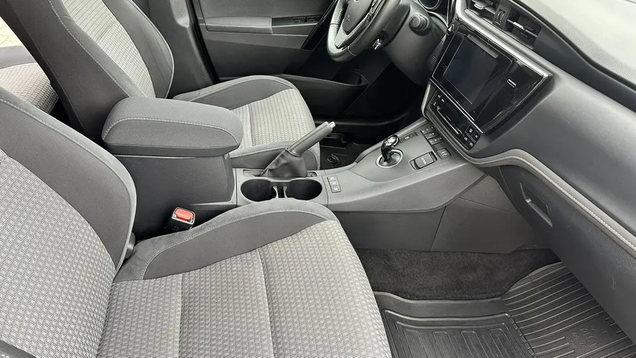 TOYOTA Auris -