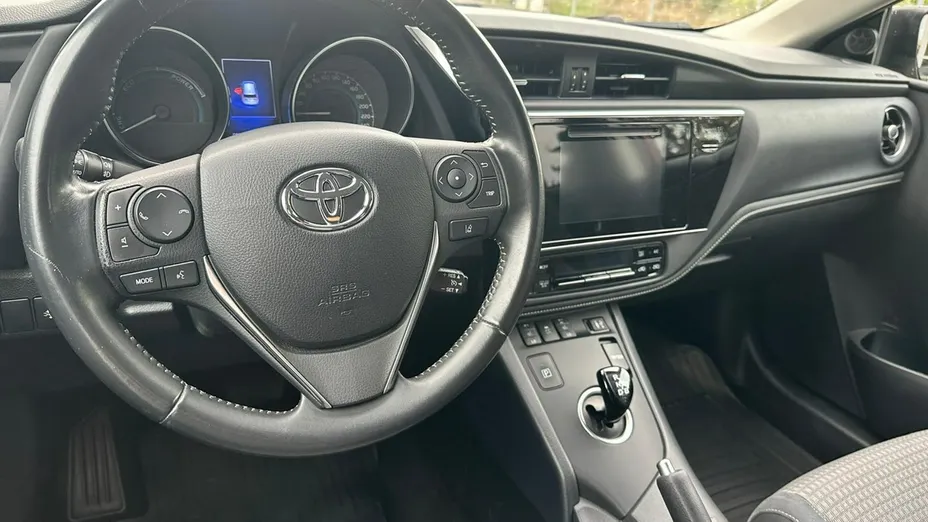 TOYOTA Auris -