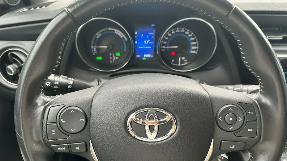 TOYOTA Auris -