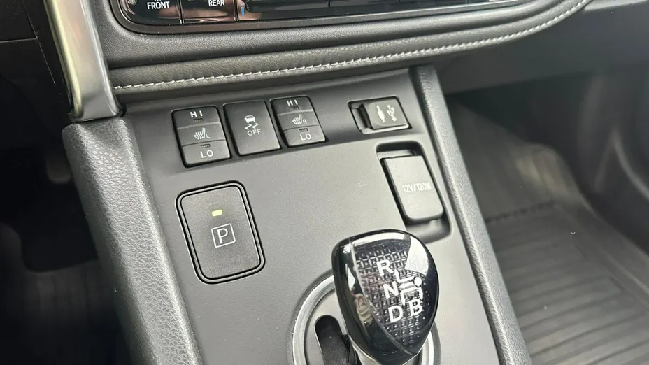 TOYOTA Auris -