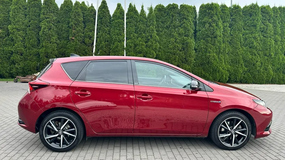 TOYOTA Auris -