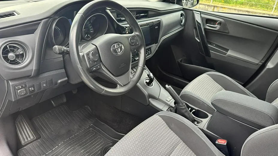 TOYOTA Auris -