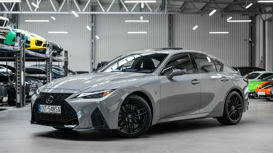 LEXUS IS -