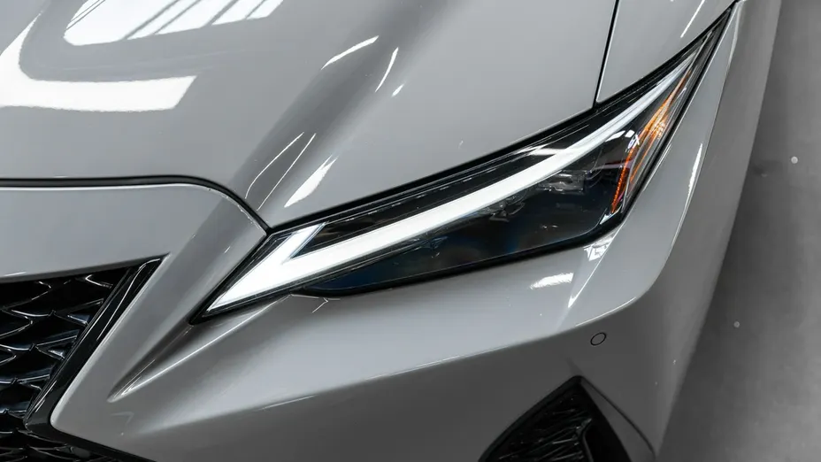 LEXUS IS -