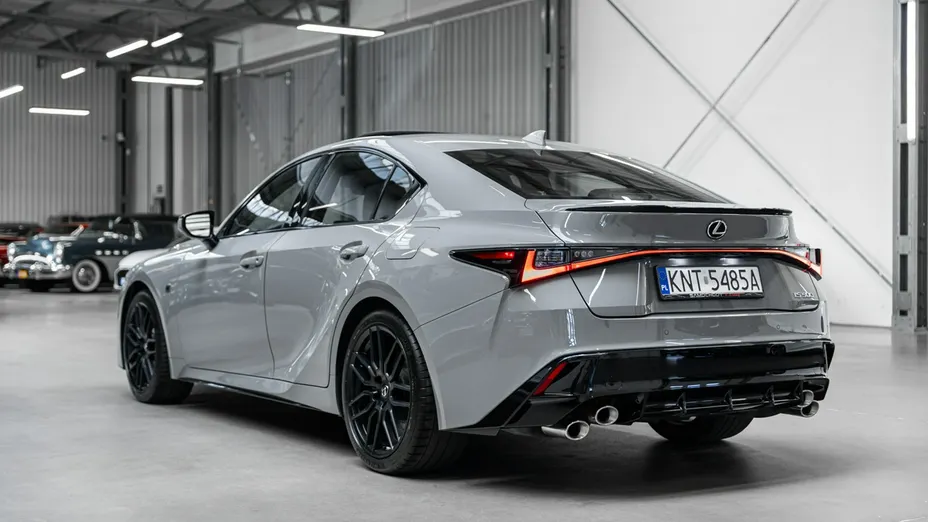 LEXUS IS -