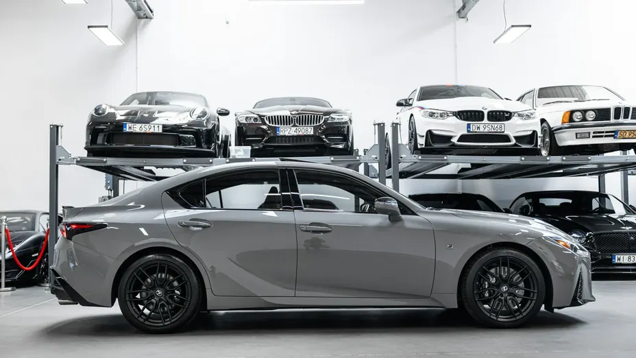 LEXUS IS -