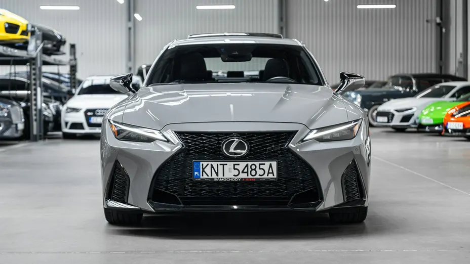 LEXUS IS -