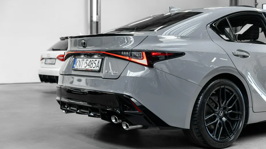 LEXUS IS -