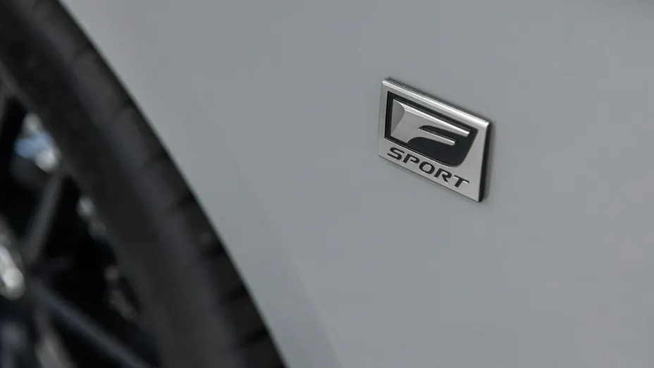 LEXUS IS -