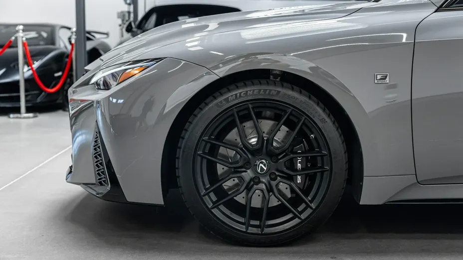LEXUS IS -