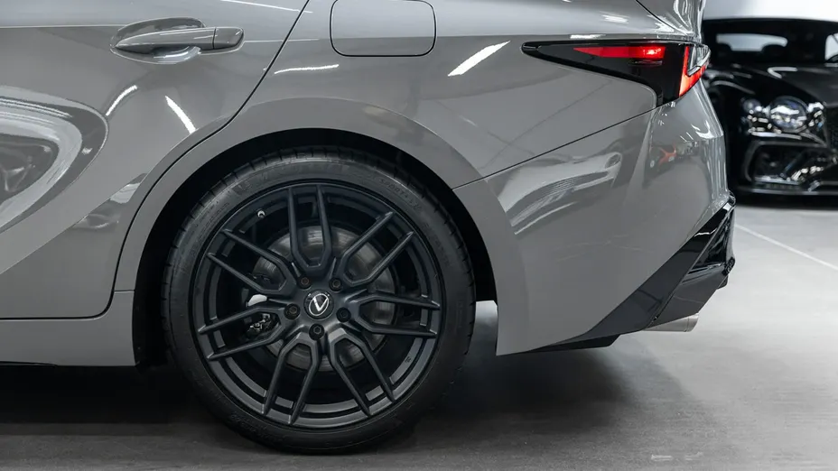 LEXUS IS -