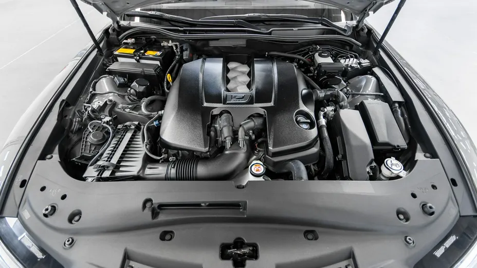 LEXUS IS -