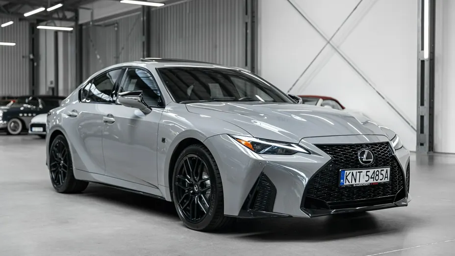LEXUS IS -