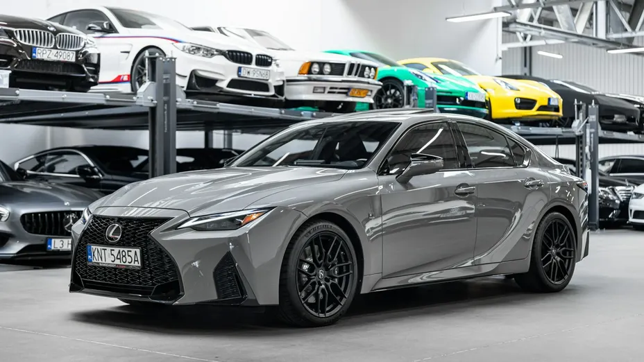 LEXUS IS -