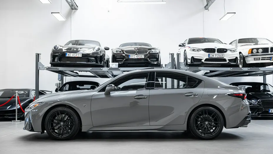 LEXUS IS -