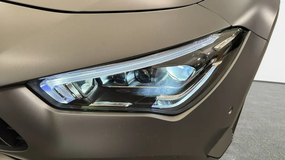 MERCEDES-BENZ CLA -