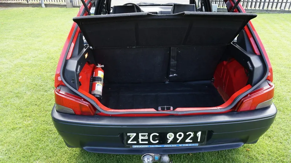 PEUGEOT 106 -