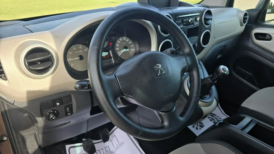 PEUGEOT Partner -