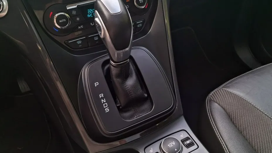 FORD Kuga -