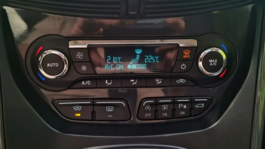 FORD Kuga -