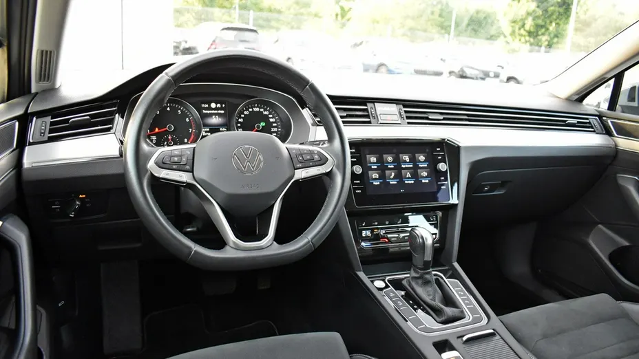 VOLKSWAGEN Passat -