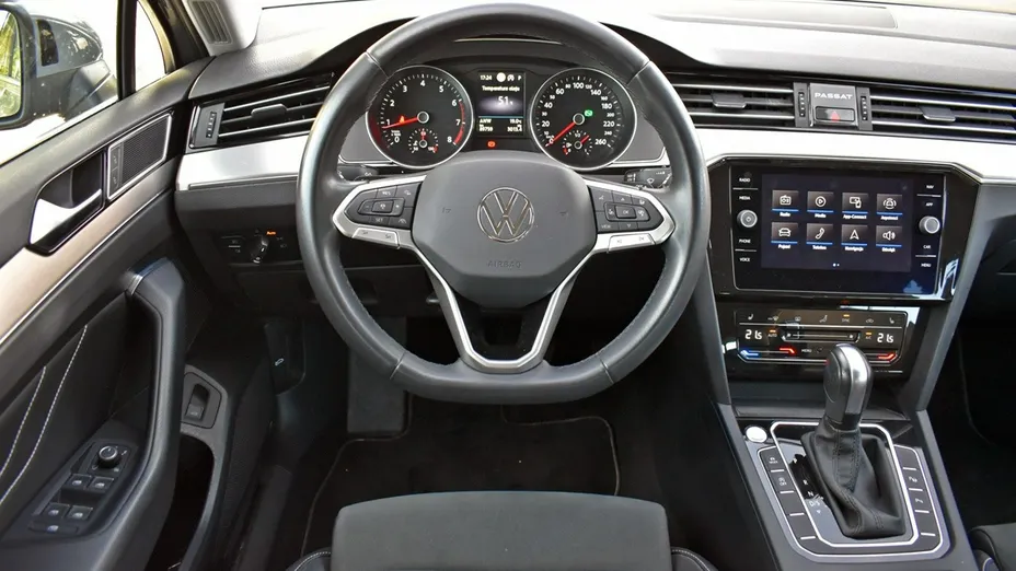 VOLKSWAGEN Passat -