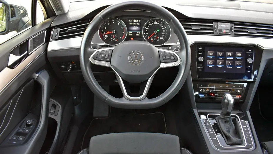 VOLKSWAGEN Passat -