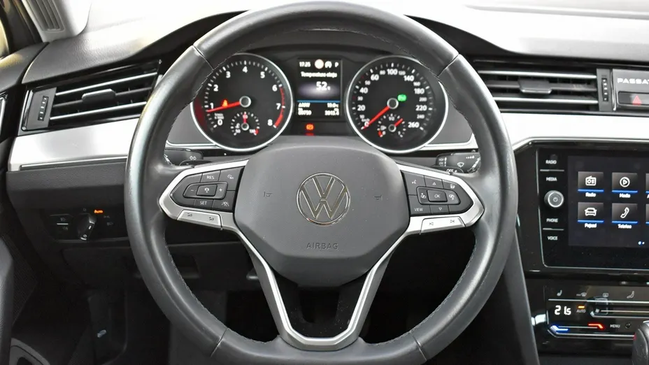 VOLKSWAGEN Passat -