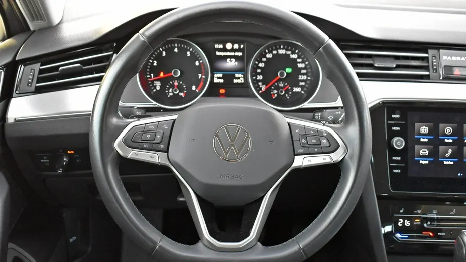 VOLKSWAGEN Passat -