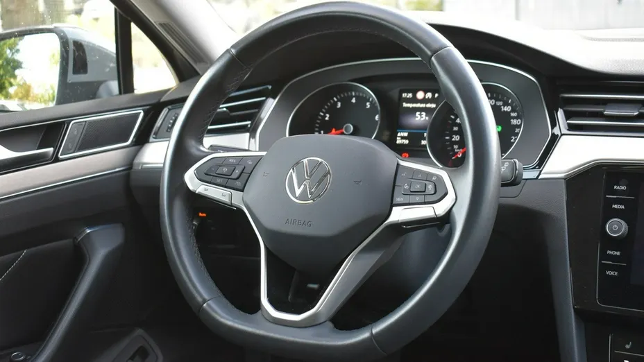 VOLKSWAGEN Passat -