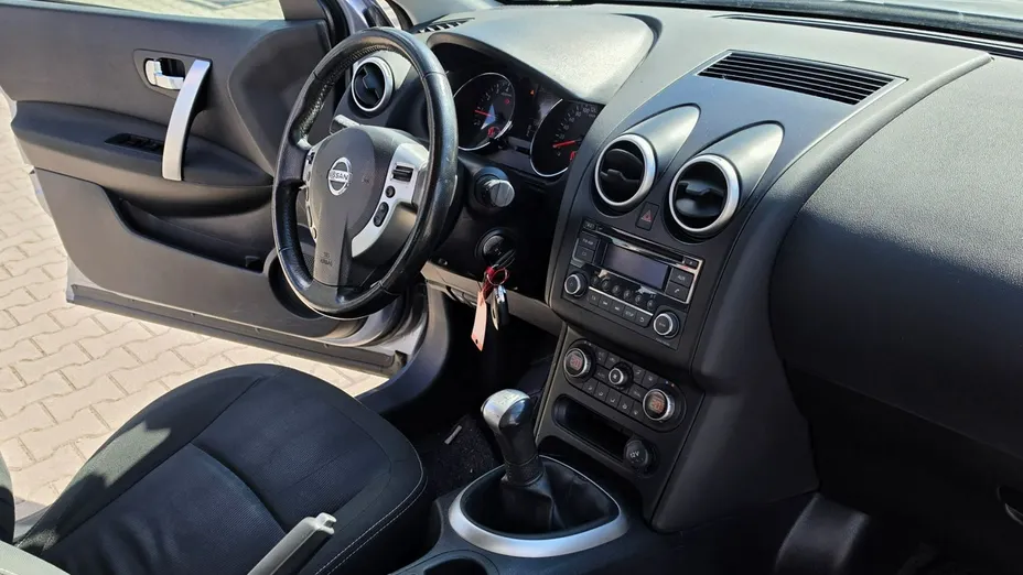 NISSAN Qashqai -