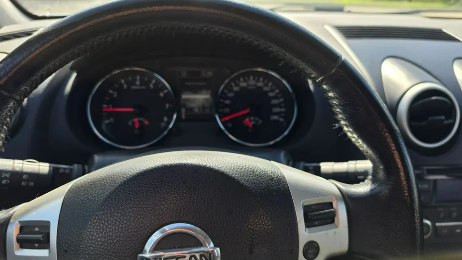NISSAN Qashqai -