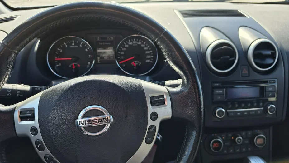 NISSAN Qashqai -