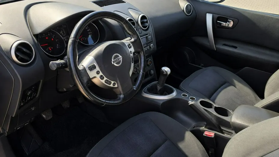 NISSAN Qashqai -