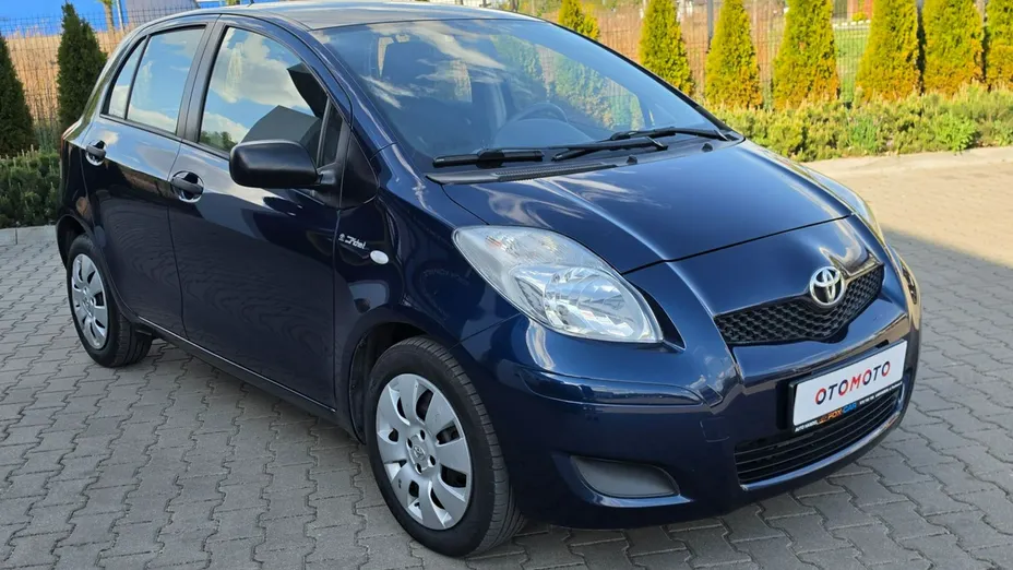 TOYOTA Yaris -