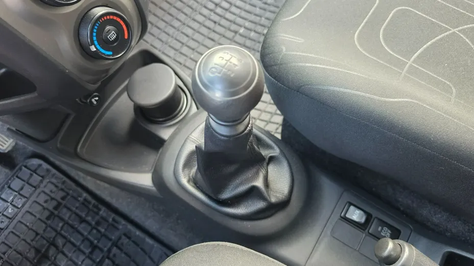 TOYOTA Yaris -
