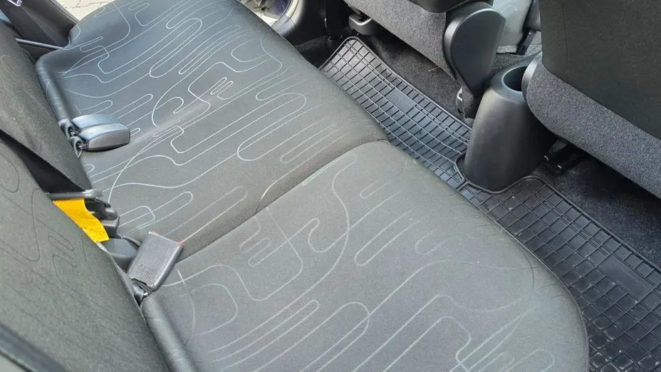 TOYOTA Yaris -
