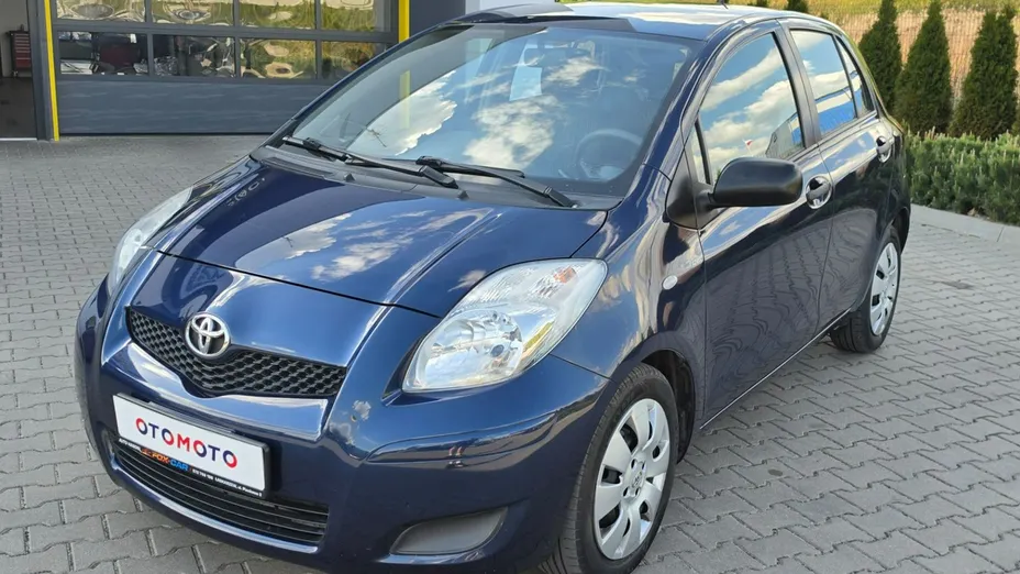 TOYOTA Yaris -