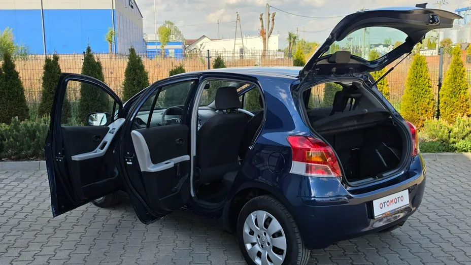 TOYOTA Yaris -