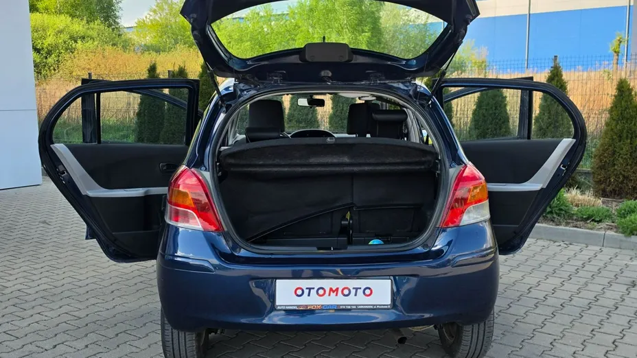 TOYOTA Yaris -