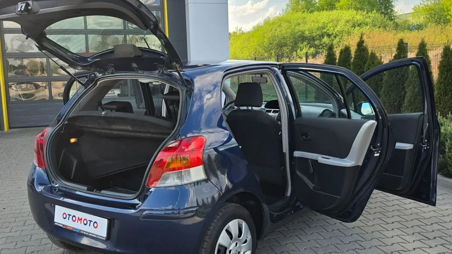 TOYOTA Yaris -