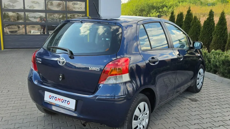 TOYOTA Yaris -